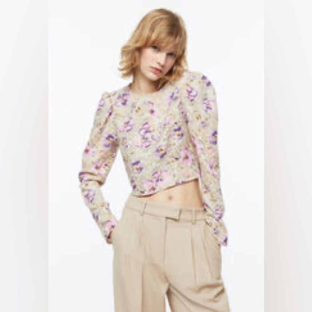 H&M - Purple & Pink Floral Cream Long Sleeve Crew Neck Crop Blouse Size Small